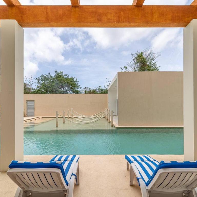 Stylish 2 BR Condo with Balcony, Rooftop Pool, HotTub - Apartment - 28