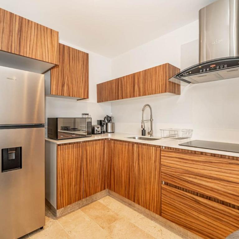 King Suite with Private Balcony, Gym, Rooftop Pool - Apartamento - 5