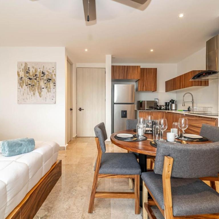 King Suite with Private Balcony, Gym, Rooftop Pool - Apartamento - 10