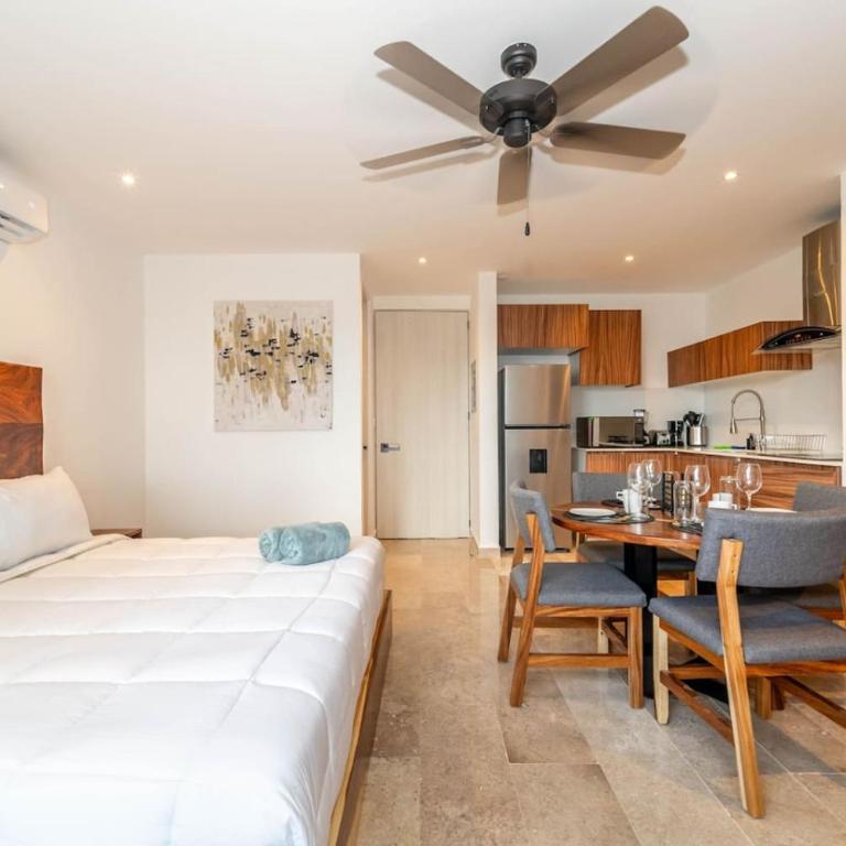 King Suite with Private Balcony, Gym, Rooftop Pool - Apartamento - 15