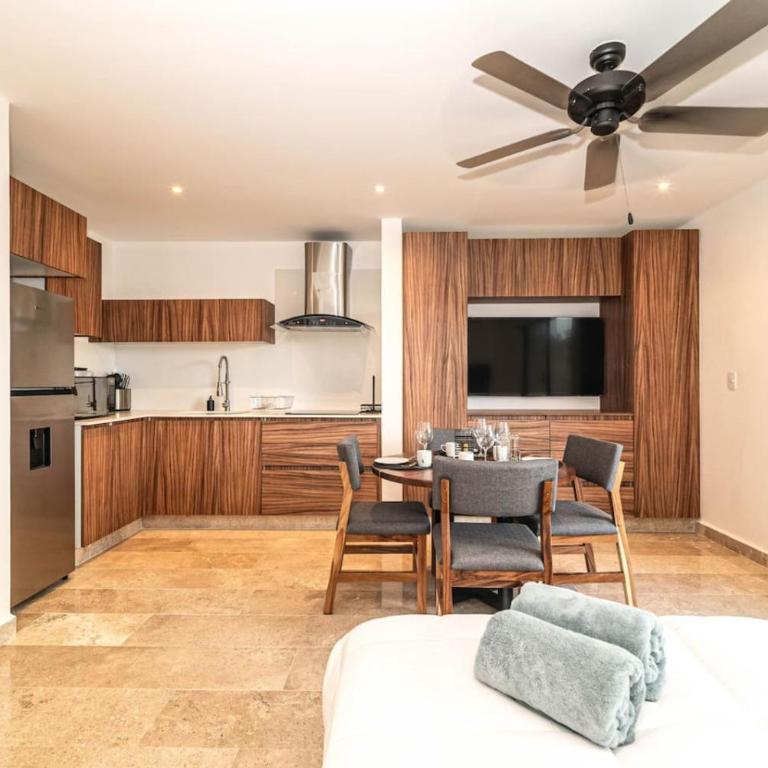 King Suite with Private Balcony, Gym, Rooftop Pool - Apartamento - 18