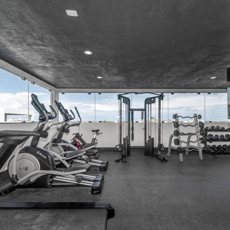 King Suite with Private Balcony, Gym, Rooftop Pool - Apartamento - 25