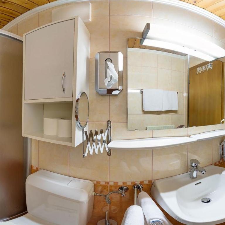 Hotel-Pension Egger - Doppelzimmer zur Einzelnutzung - 8