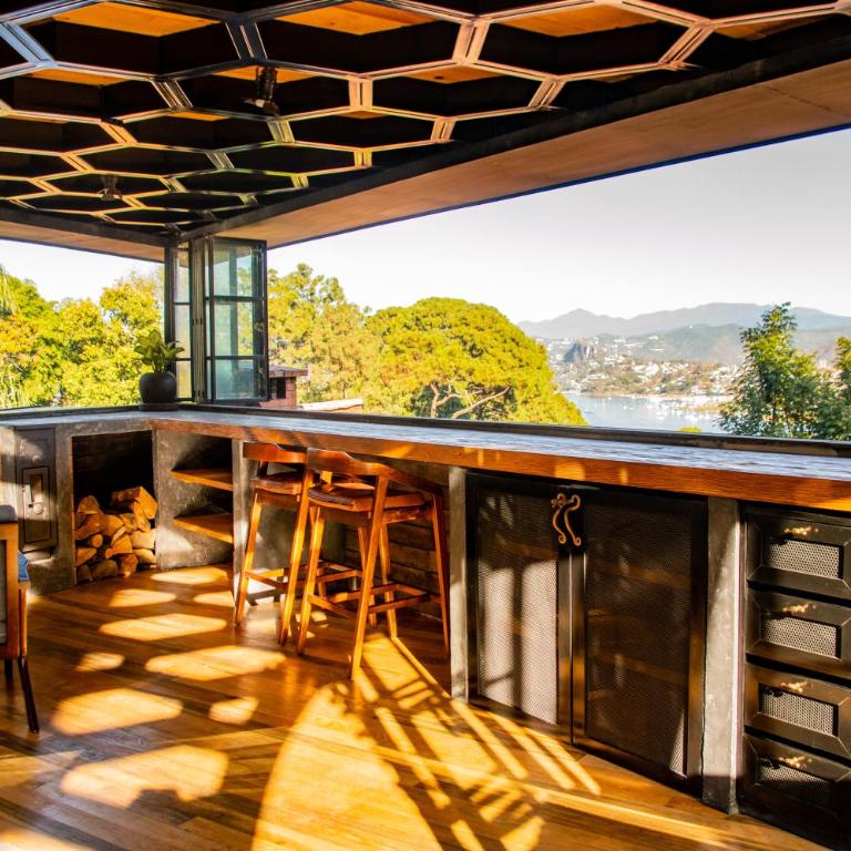 Chimenea, alberca climatizada y jacuzzi con vista al lago - Casa de 4 dormitorios - 28