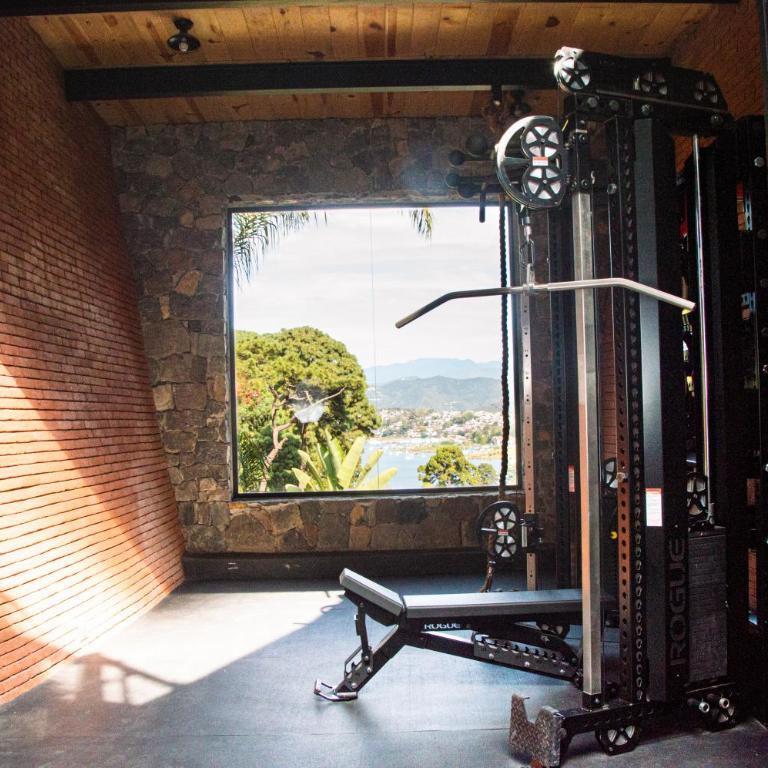 Chimenea, alberca climatizada y jacuzzi con vista al lago - Casa de 4 dormitorios - 23