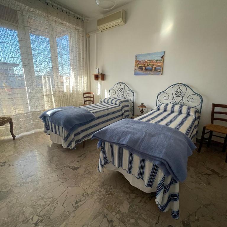 Quite in Florence - Three-Bedroom Apartment with Balcony - 10