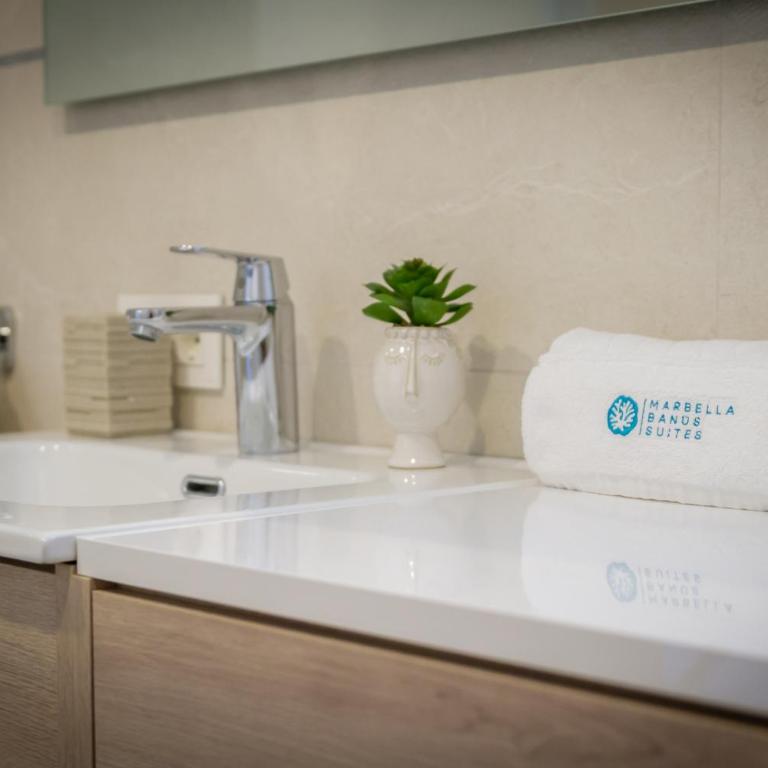 MARBELLA BANUS SUITES - Harbour Seafront Apartment - Apartamento de 3 dormitorios con vistas al mar - 75