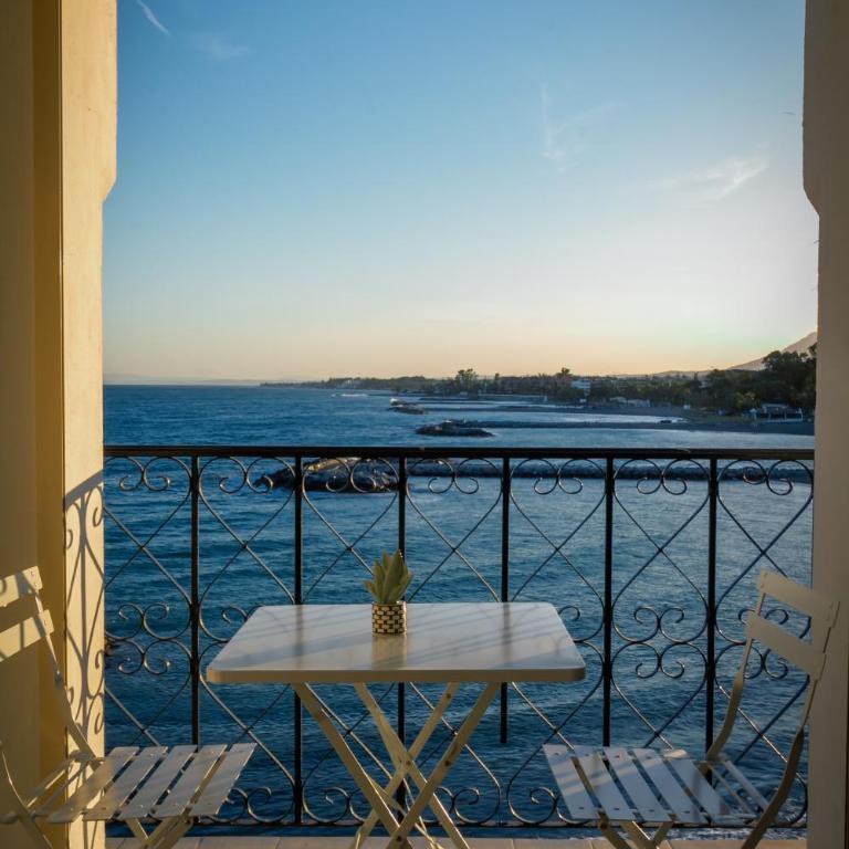 MARBELLA BANUS SUITES - Harbour Seafront Apartment - Apartamento de 3 dormitorios con vistas al mar - 10