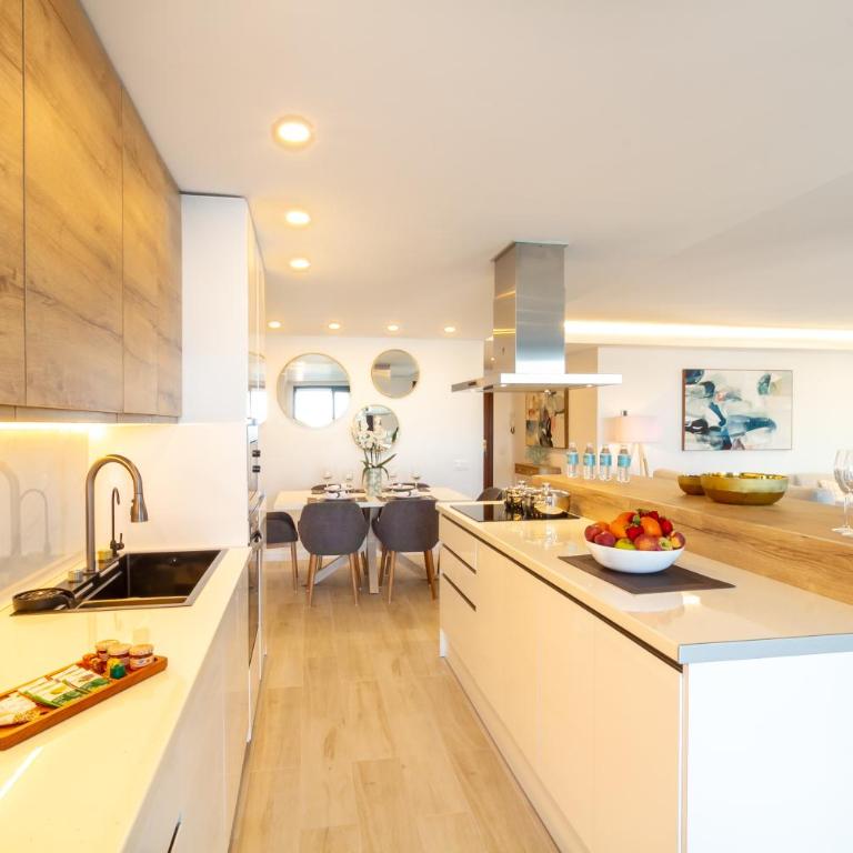 MARBELLA BANUS SUITES - Harbour Seafront Apartment - Apartamento de 3 dormitorios con vistas al mar - 18