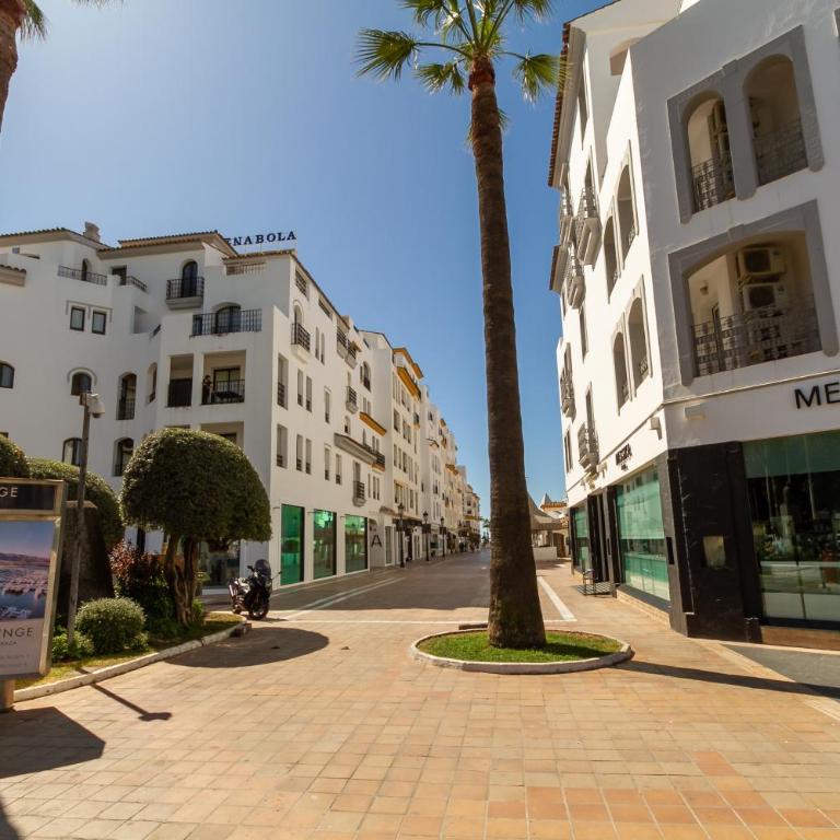 MARBELLA BANUS SUITES - Harbour Seafront Apartment - Apartamento de 3 dormitorios con vistas al mar - 40