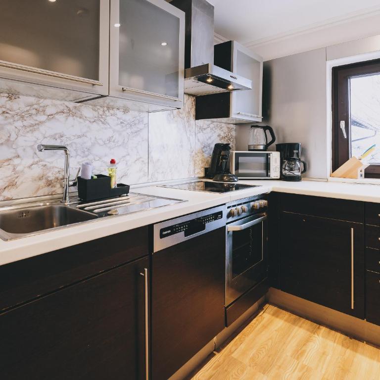 Areit Apartments by we rent, SUMMERCARD INCLUDED - Apartment mit 2 Schlafzimmern und Balkon - 2