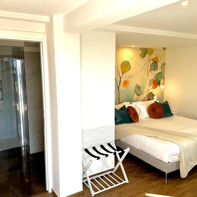 Villa Greta Hotel Rooms & Suites - Suite with Terrace - 10