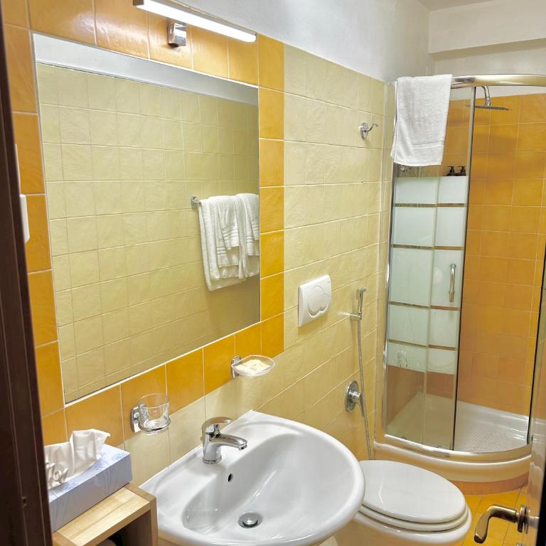 Villa Greta Hotel Rooms & Suites - Superior Double or Twin Room with Mountain and Sea View - 3