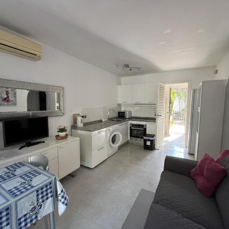 Estepona - Playa - 2 dormitorios con terraza y jardín al lado del mar Jo6 - Apartamento de 2 dormitorios - 6