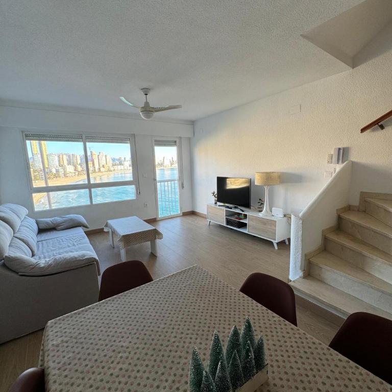 Bonito triplex con increíbles vistas - Casa Unifamiliar de 3 dormitorios - 3