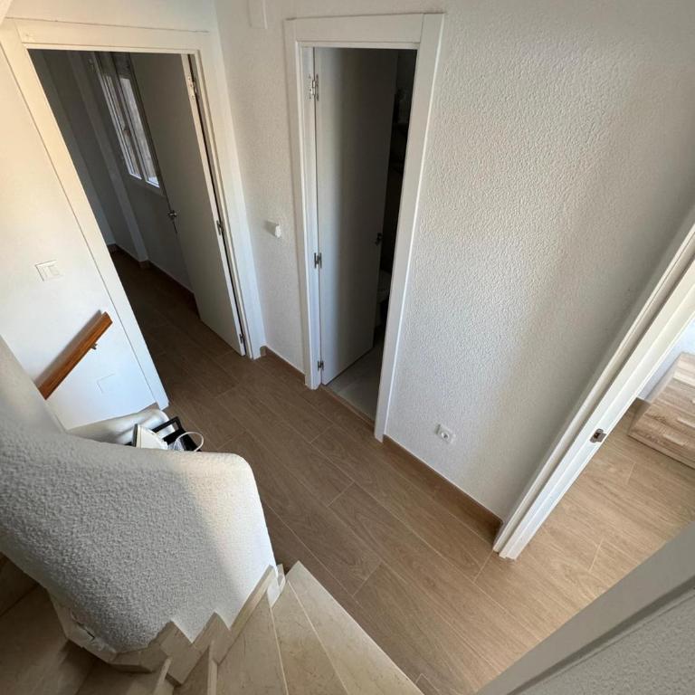 Bonito triplex con increíbles vistas - Casa Unifamiliar de 3 dormitorios - 27