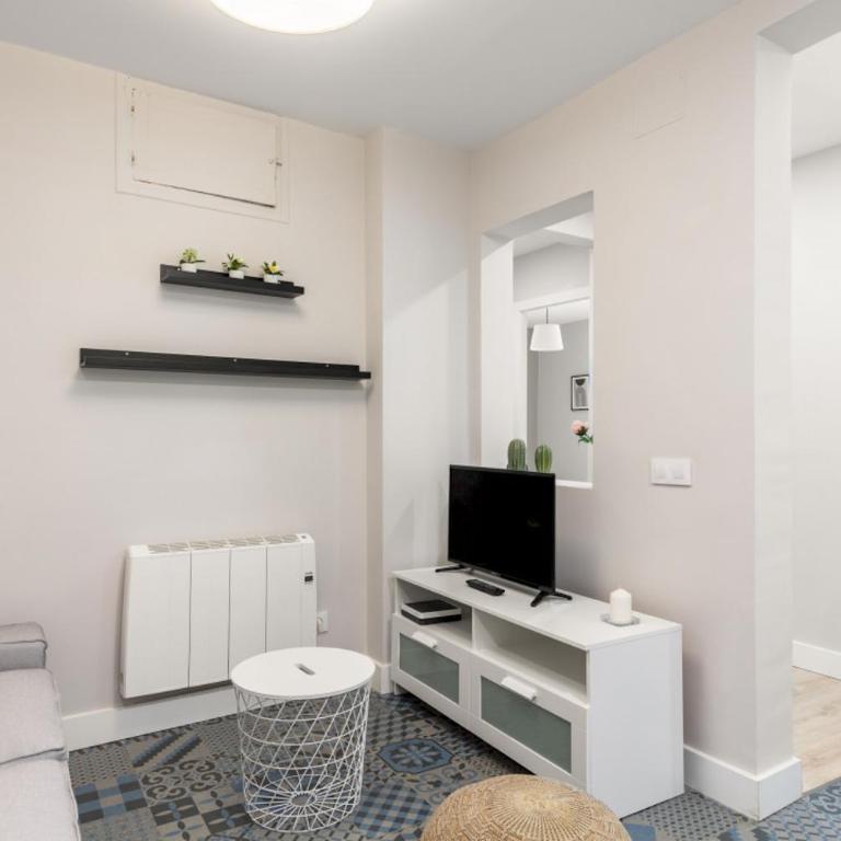 Modern and Cozy-2 Bedrooms 1 Bathroom-Las Letras - Apartment - 6