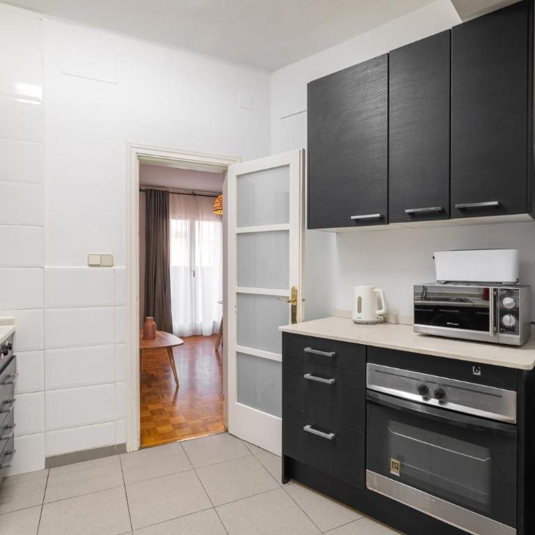 Stay U-nique Apartments Gaudi III - Three-Bedroom Apartment - 6
