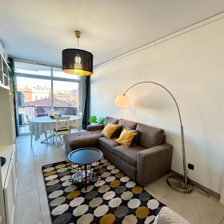 Apartment Sagrera - Three-Bedroom Apartment - 3