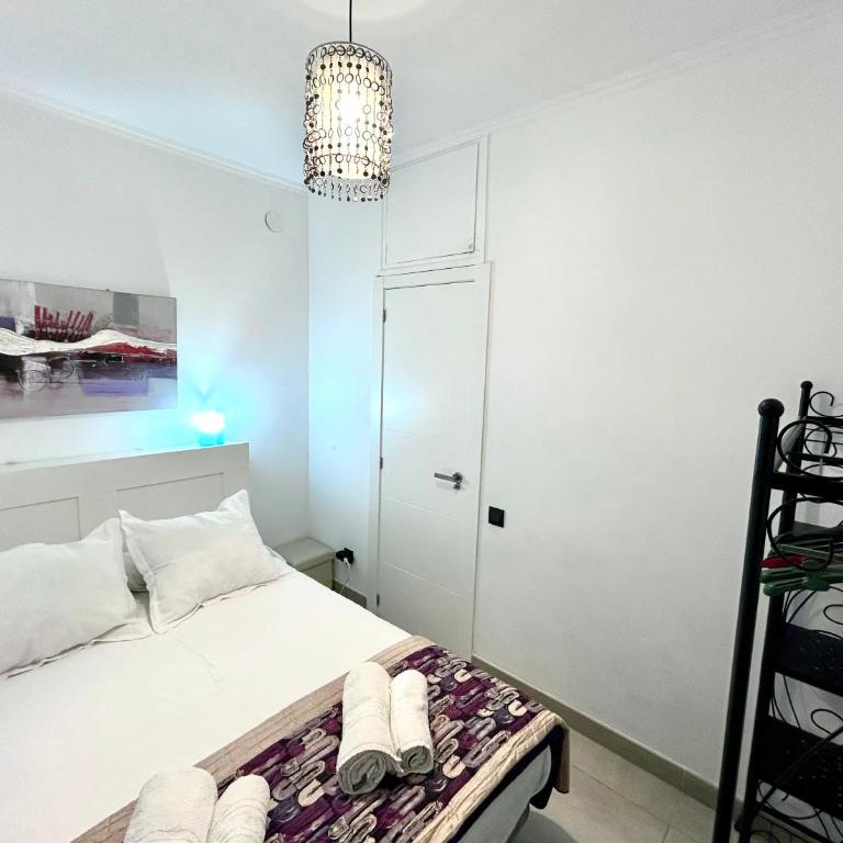 Apartment Sagrera - Three-Bedroom Apartment - 15