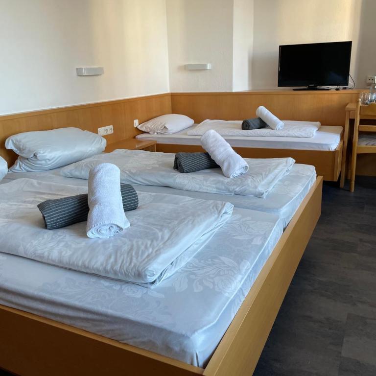 Landgasthof Zum Schwanen - Dreibettzimmer mit eigenem Bad - 4