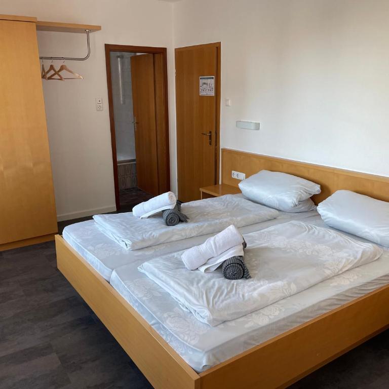Landgasthof Zum Schwanen - Dreibettzimmer mit eigenem Bad - 6