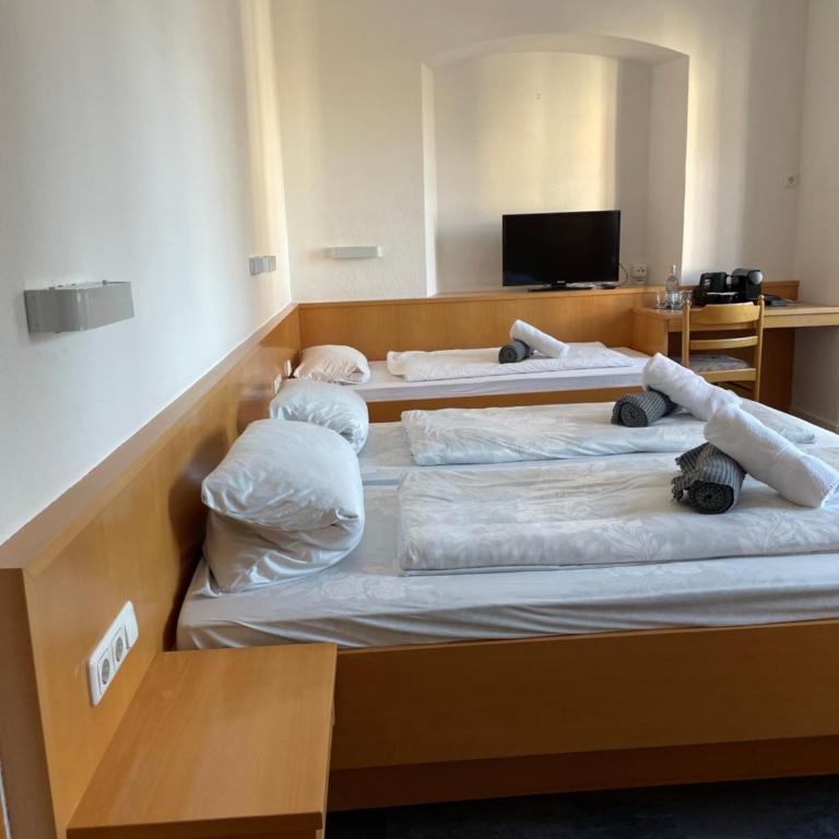 Landgasthof Zum Schwanen - Dreibettzimmer mit eigenem Bad - 5