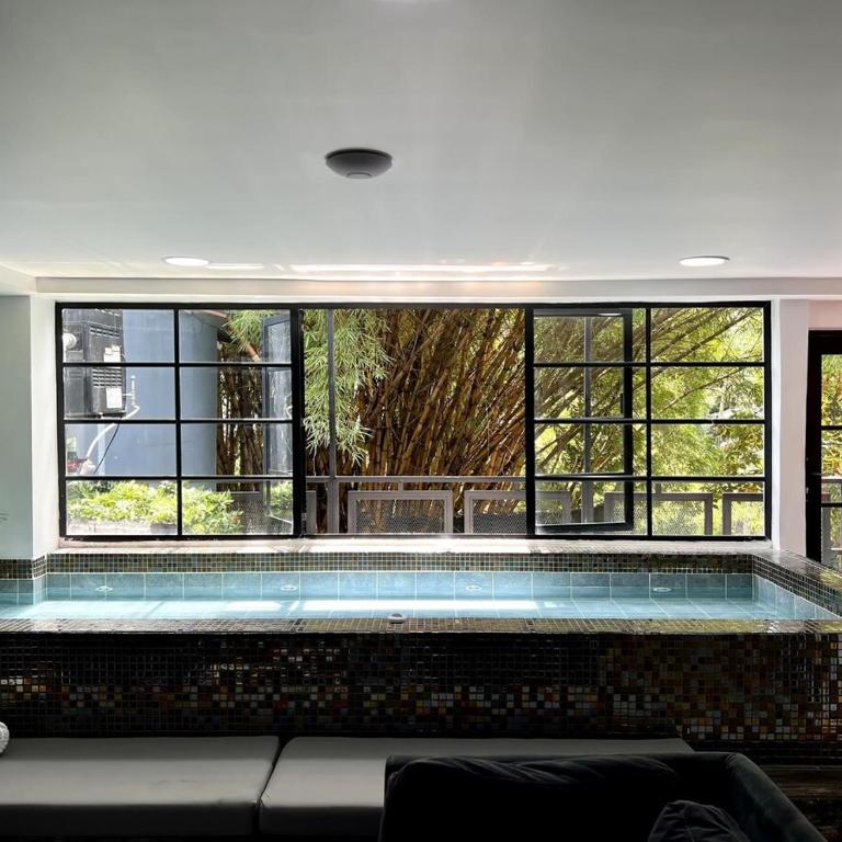 FUOCO - NOWA Apt with Bar, Indoor Heated Pool, by Lleras Park - Apartamento - 2