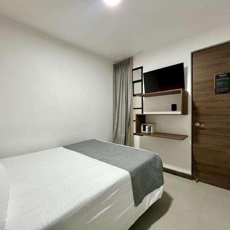 FUOCO - NOWA Apt with Bar, Indoor Heated Pool, by Lleras Park - Apartamento - 35
