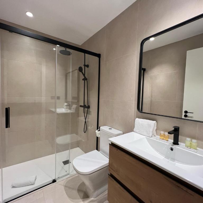 Stay U-nique Apartments Balmes II - Three-Bedroom Superior Apartment - 12