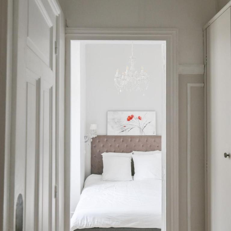 Chic apartment on the Champs-Élysées with AC - One-Bedroom Apartment - 26