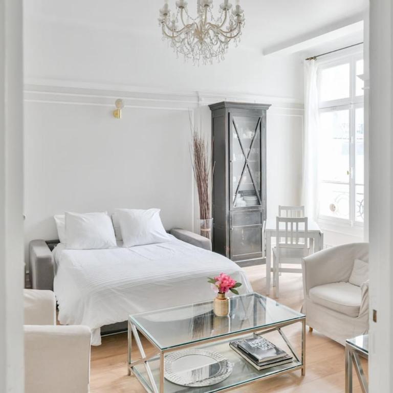 Chic apartment on the Champs-Élysées with AC - One-Bedroom Apartment - 19