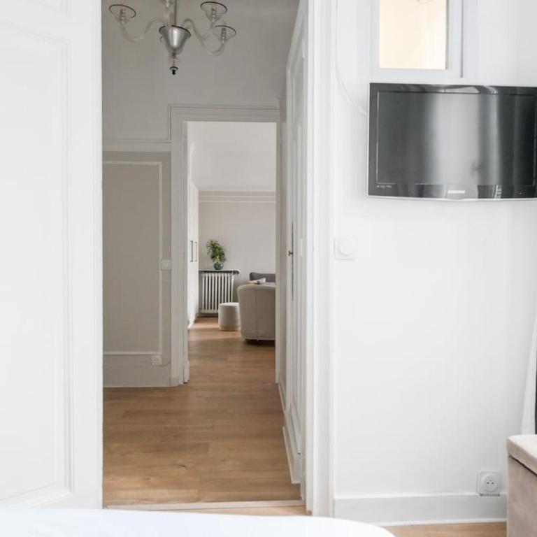 Chic apartment on the Champs-Élysées with AC - One-Bedroom Apartment - 21