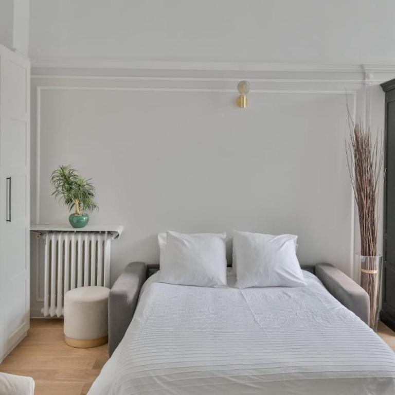 Chic apartment on the Champs-Élysées with AC - One-Bedroom Apartment - 17