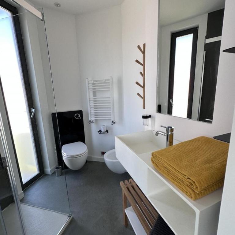 Private Front Beach Villa with garden and garage - Villa - 4