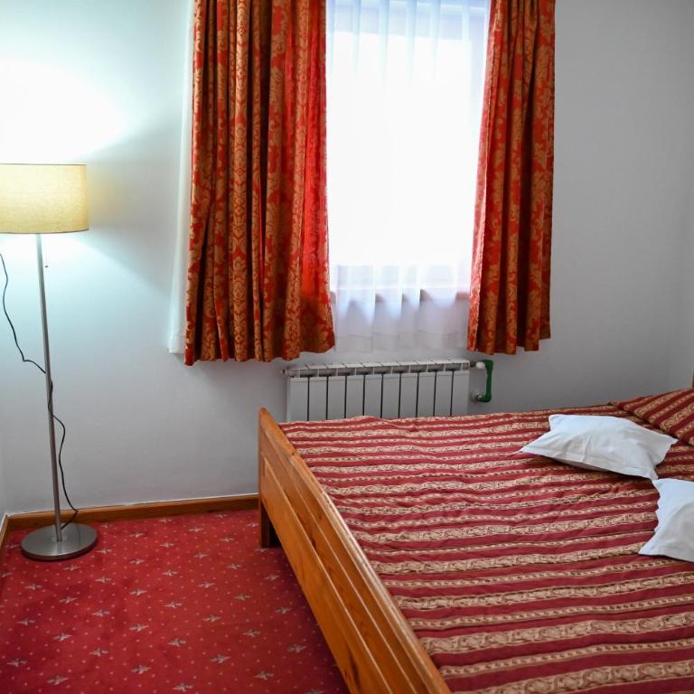 Hotel Kristal - One-Bedroom Suite - 11