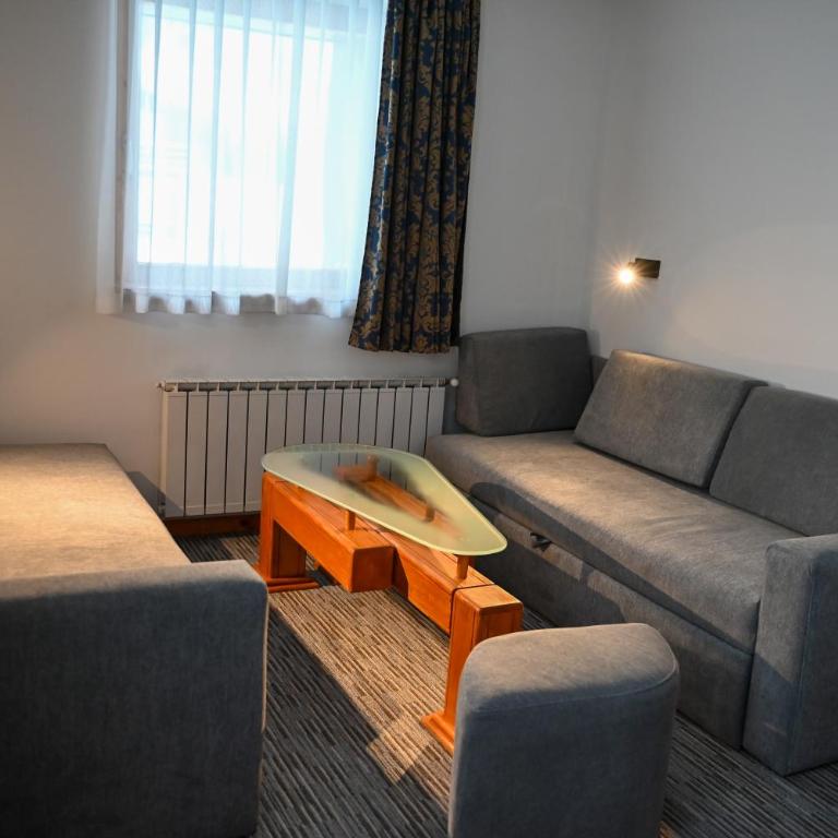 Hotel Kristal - One-Bedroom Suite - 4