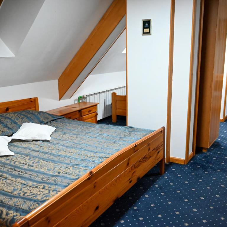 Hotel Kristal - Quintuple Room - 11