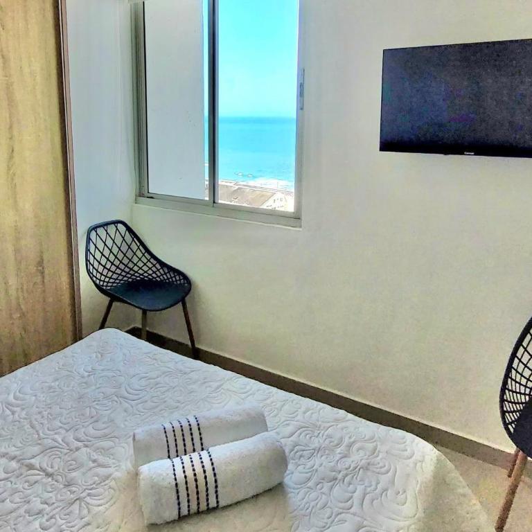 Relax & Sunsets,near beach & historic center - Three-Bedroom Apartment - 13