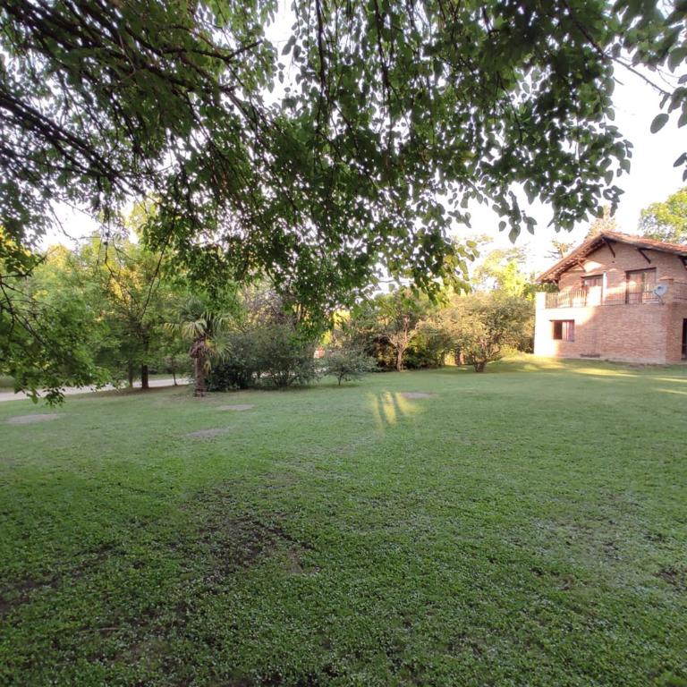 Casa completa con piscina y quincho en Ascochinga, 4 habitaciones, zona golf - Casa de 3 dormitorios - 24