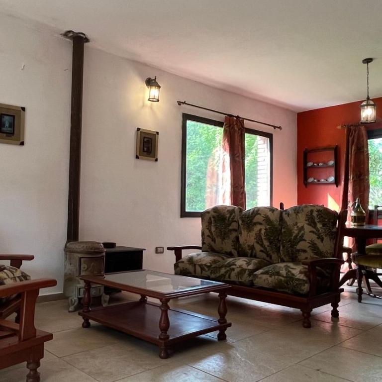 Casa completa con piscina y quincho en Ascochinga, 4 habitaciones, zona golf - Casa de 3 dormitorios - 46