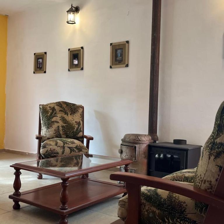 Casa completa con piscina y quincho en Ascochinga, 4 habitaciones, zona golf - Casa de 3 dormitorios - 48