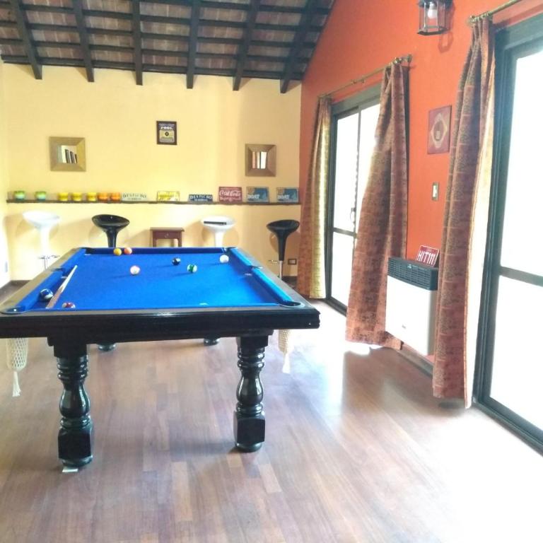 Casa completa con piscina y quincho en Ascochinga, 4 habitaciones, zona golf - Casa de 3 dormitorios - 25