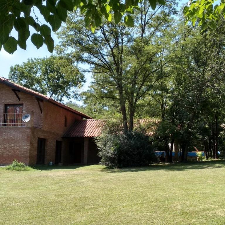Casa completa con piscina y quincho en Ascochinga, 4 habitaciones, zona golf - Casa de 3 dormitorios - 8