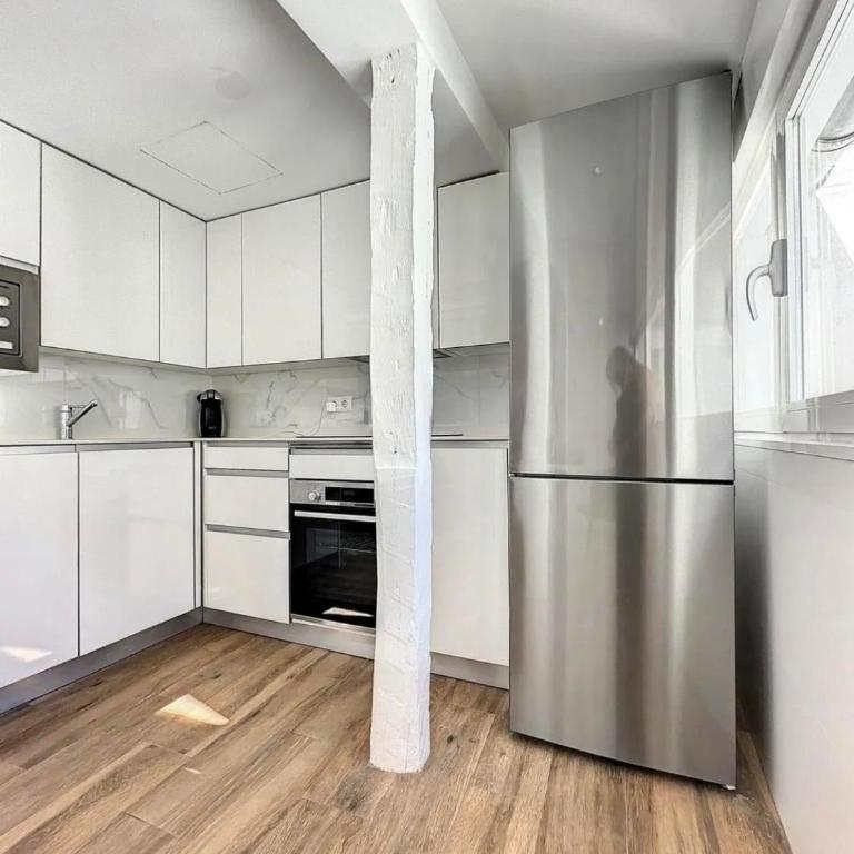 Chic Penthouse with Urban Charm & Rooftop - Two-Bedroom Apartment - 9