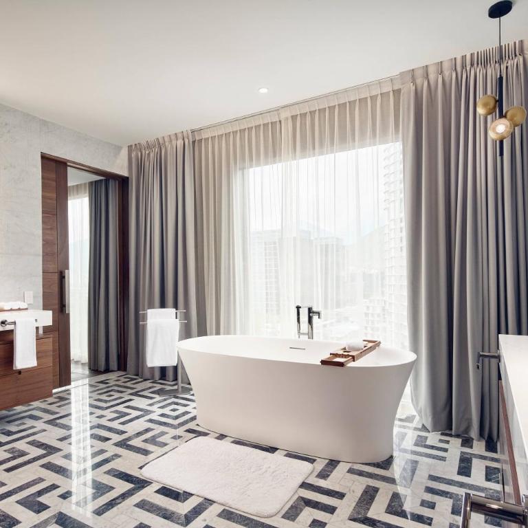 JW Marriott Hotel Monterrey Valle - Presidential suite with Concierge lounge access and 1 King - 8