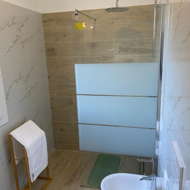 Villa Carlotta Rossa - Holiday Home with garden and pool - Casa Vacanze con 3 Camere da Letto - 11
