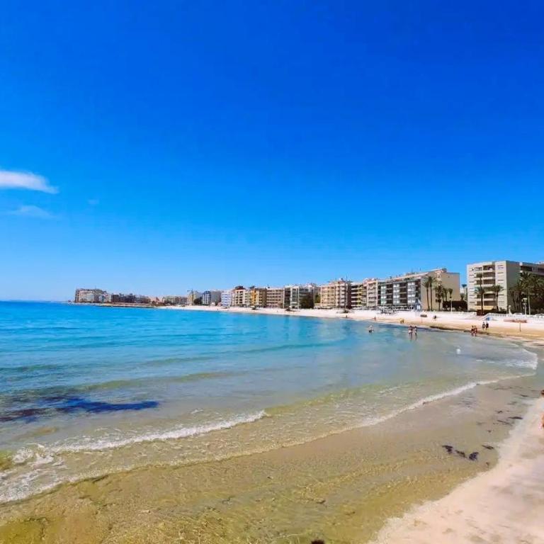 Amazing penthouse on the beach, sea views, WIFI, airconditioning and parking - Two-Bedroom Apartment - 39