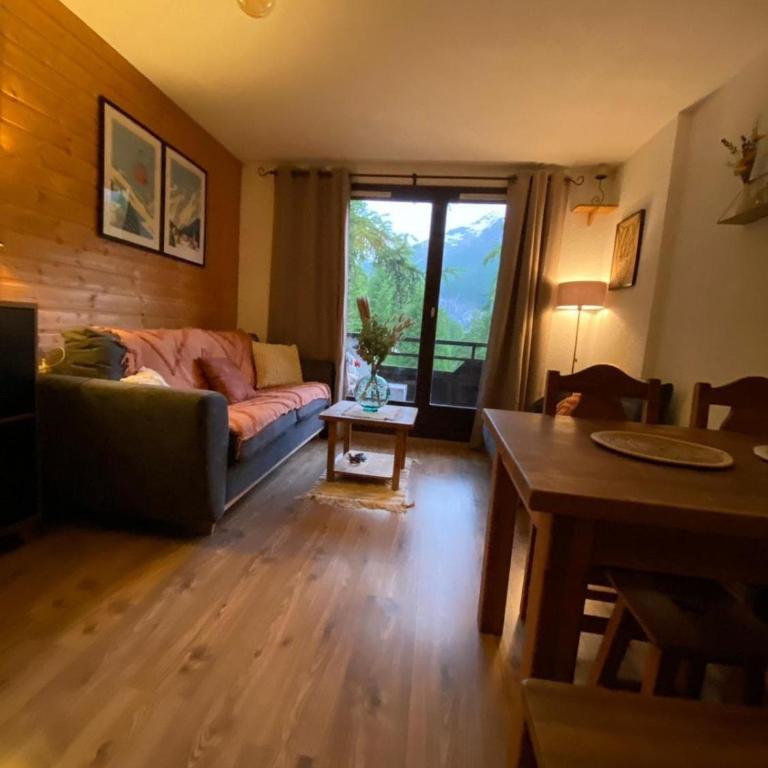 Renovated Duplex Apartment - 8 guests - Apartment mit 1 Schlafzimmer, Balkon und Bergblick - 8