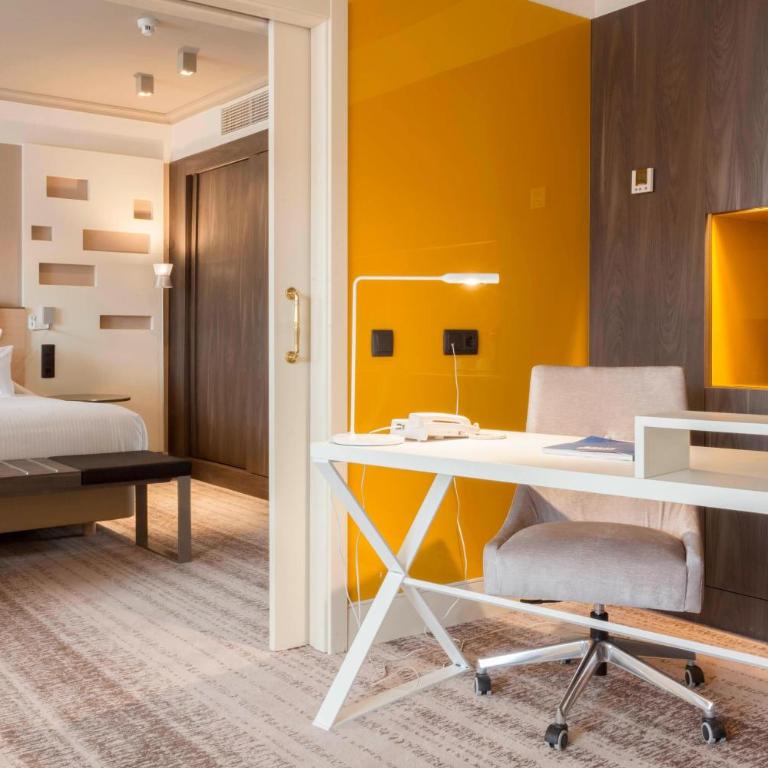 Madrid Marriott Auditorium Hotel & Conference Center - Suite Executive con cama extragrande y acceso al salón - 6